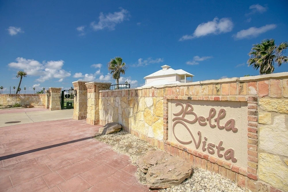 2BR 2BA Beautiful House with Ocean Views by RedAwning