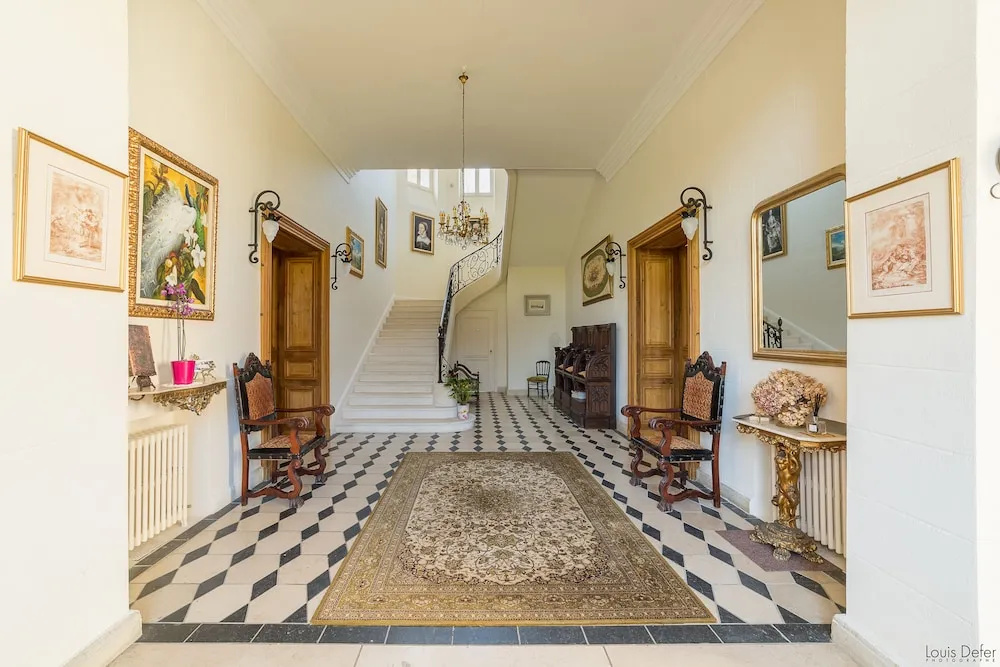 Lobby & Reception
