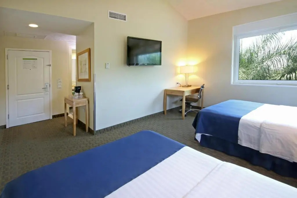 Standard room with pool view