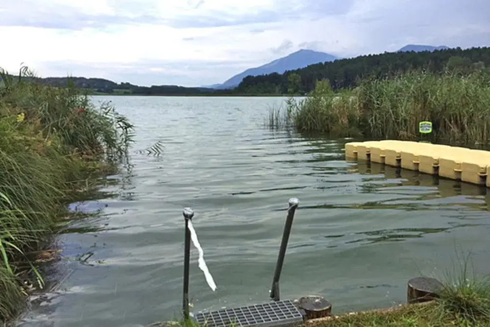 Bungalow on Lake Klopein With Garden