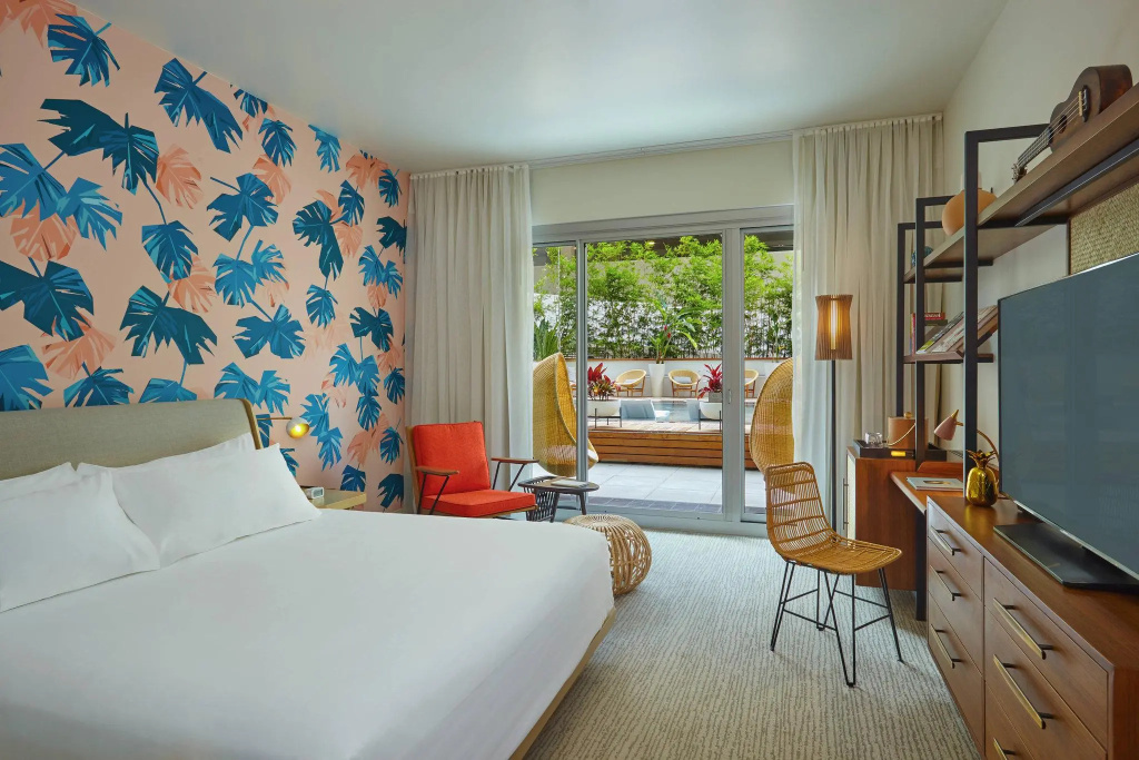 Double room Poolside (full double bed)