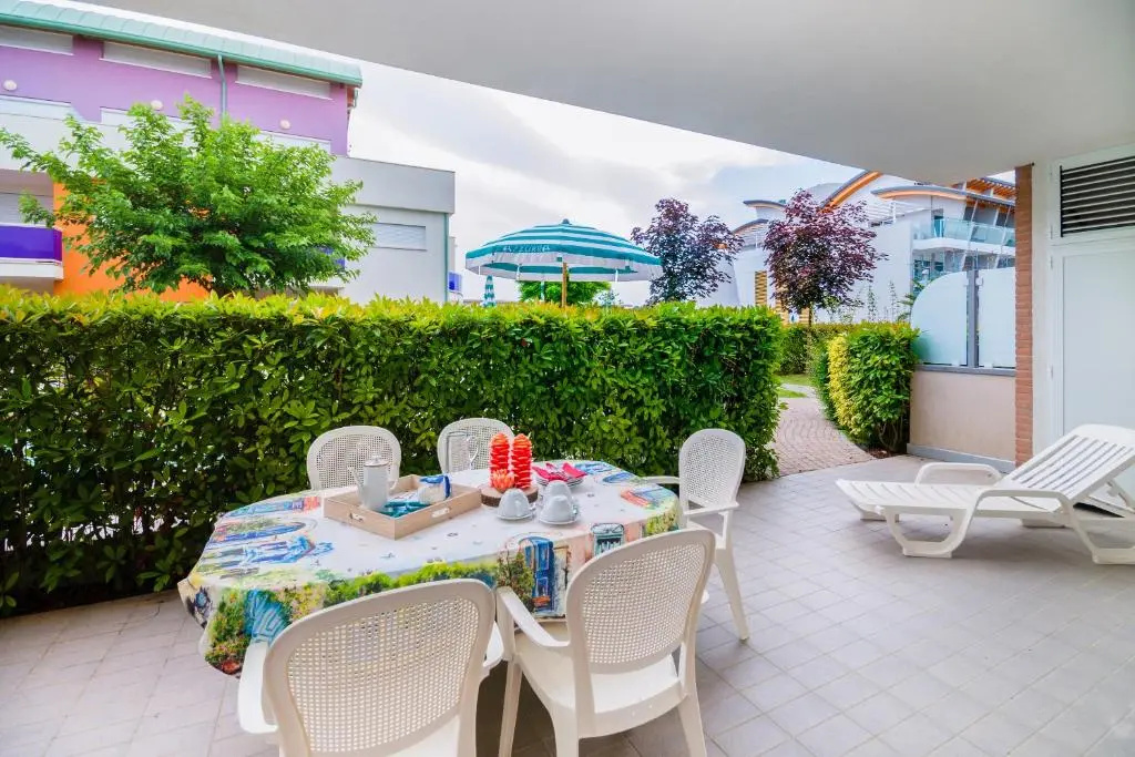Apartment with garden view