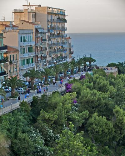 Beach & Waterfront