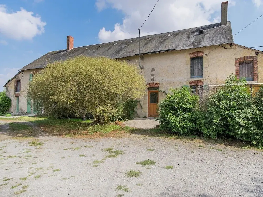Farmhouse in Giroux Near Forest & Lake