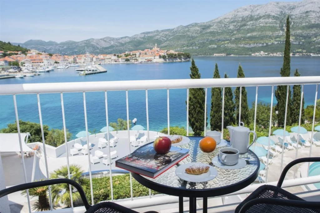 Balcony & Terrace