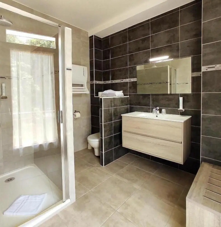 Standard room with lake view