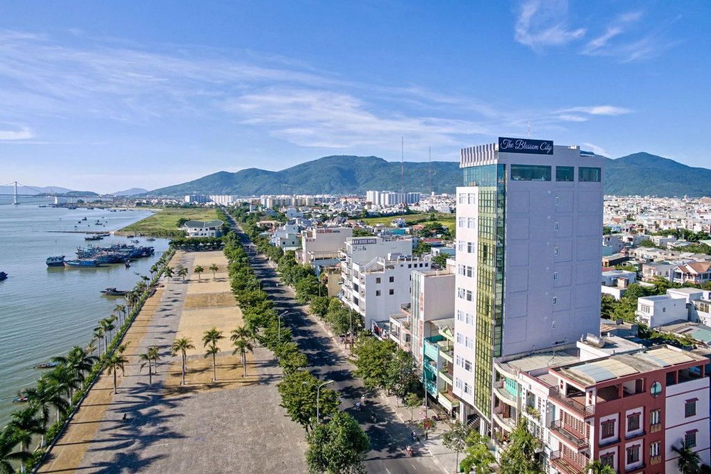 Beach & Waterfront