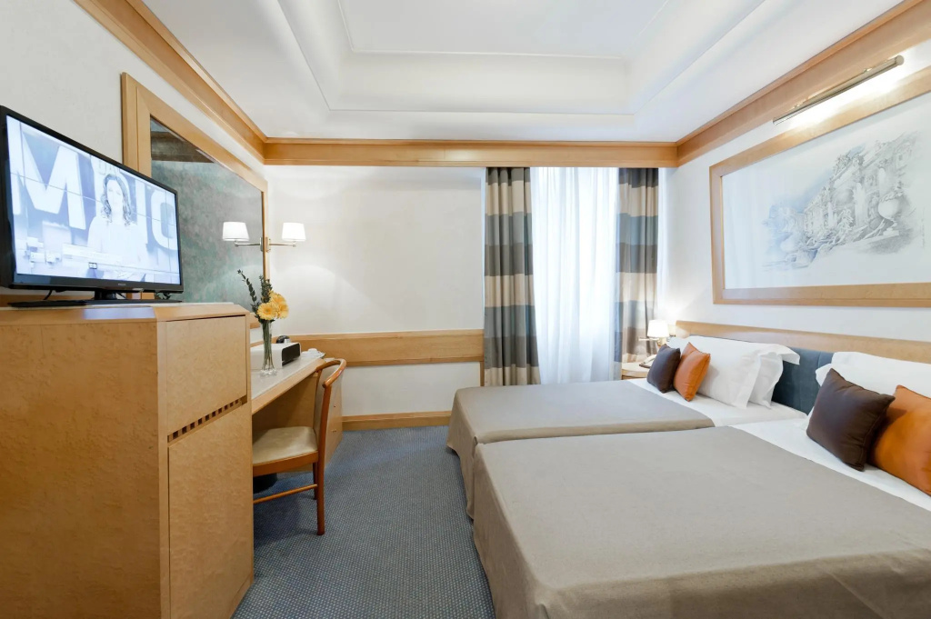 Standard Triple room