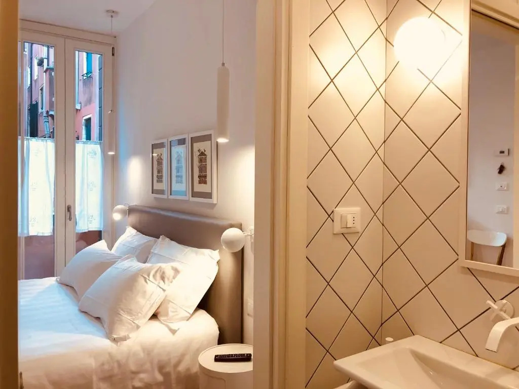 Deluxe Double room with balcony (full double bed)