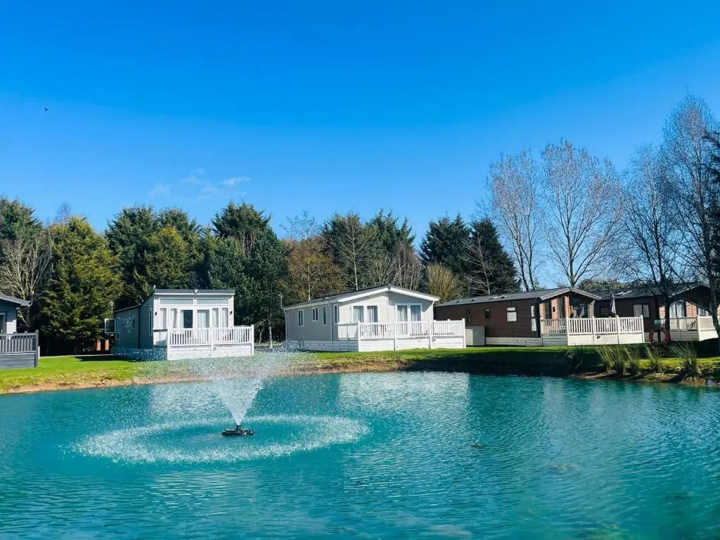 Sutton Lodge With Hot Tub
