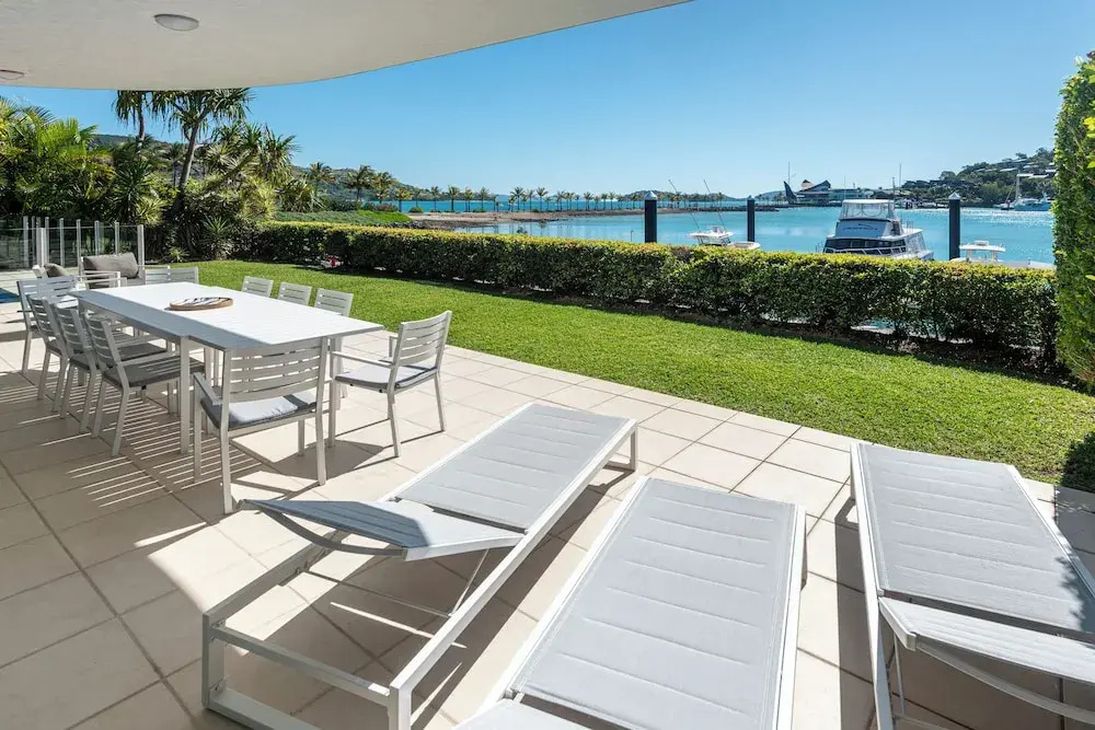 Pavillion 17 - Waterfront Spacious 4 Bedroom With Own Inground Pool And Golf Buggy