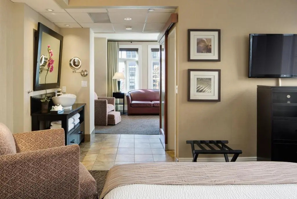 Double Suite (full double bed)