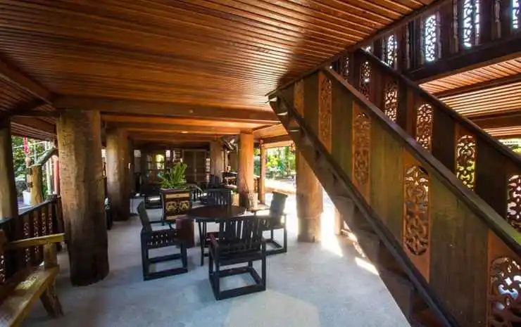 Lobby & Reception