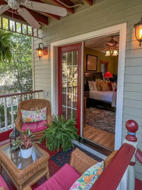 Superior Double room with courtyard view (full double bed)