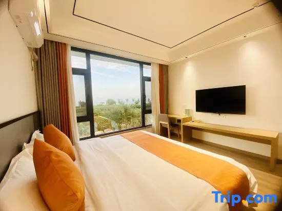 Standard Double room with lake view (full double bed)