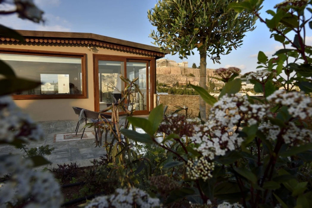 Karyatis Luxury Maisonette by K&K