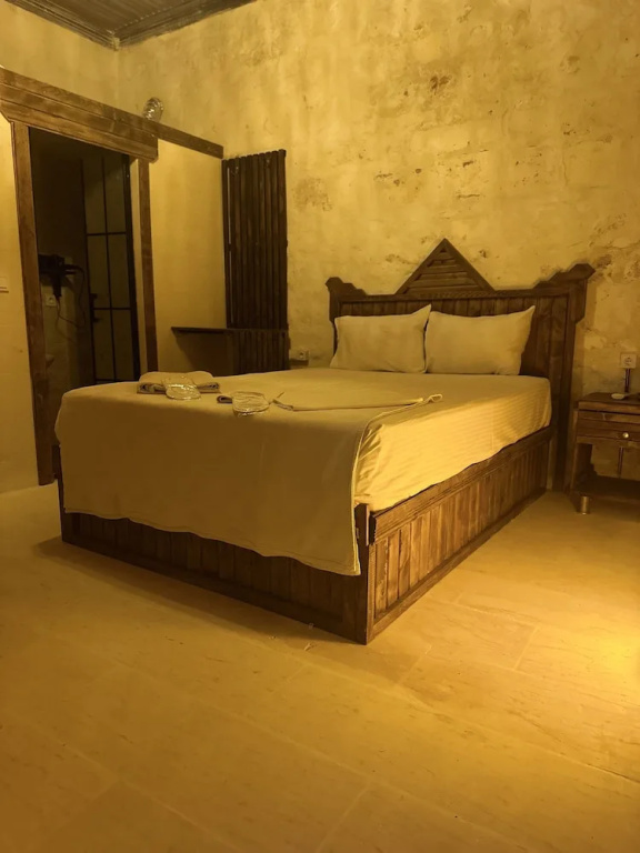 Standard Double room with courtyard view (full double bed)
