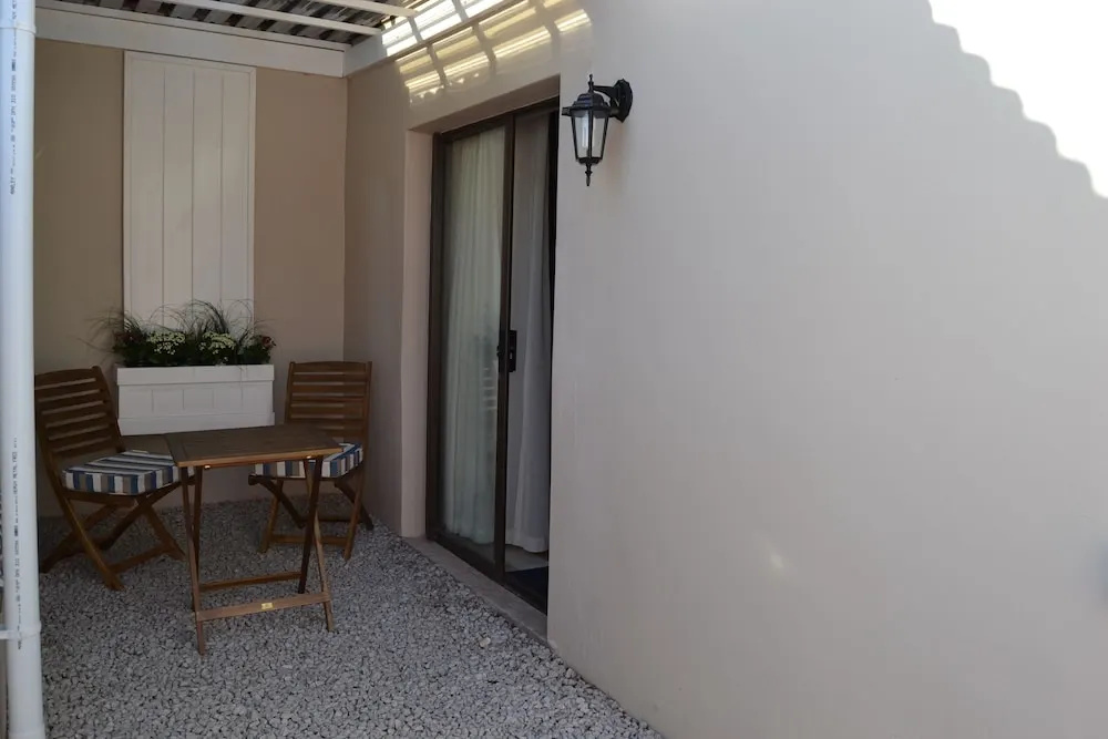 Caulfield self Catering