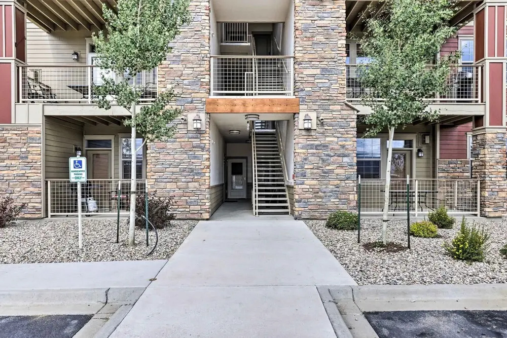Balcony & Grill: Mtn-view Retreat in Granby!
