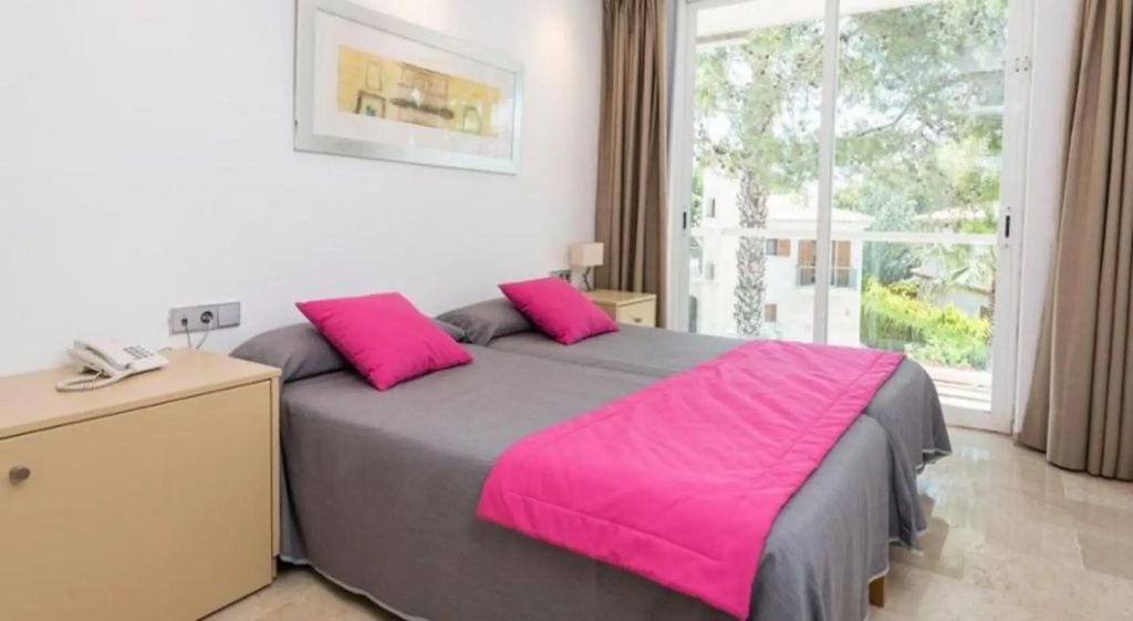 2 Bedrooms Apartment