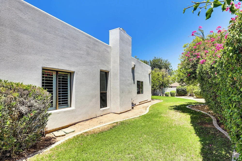 Dog Friendly! Modernist Oasis in North Scottsdale