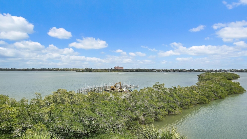 Siesta Pearl 2 Bedroom Condo