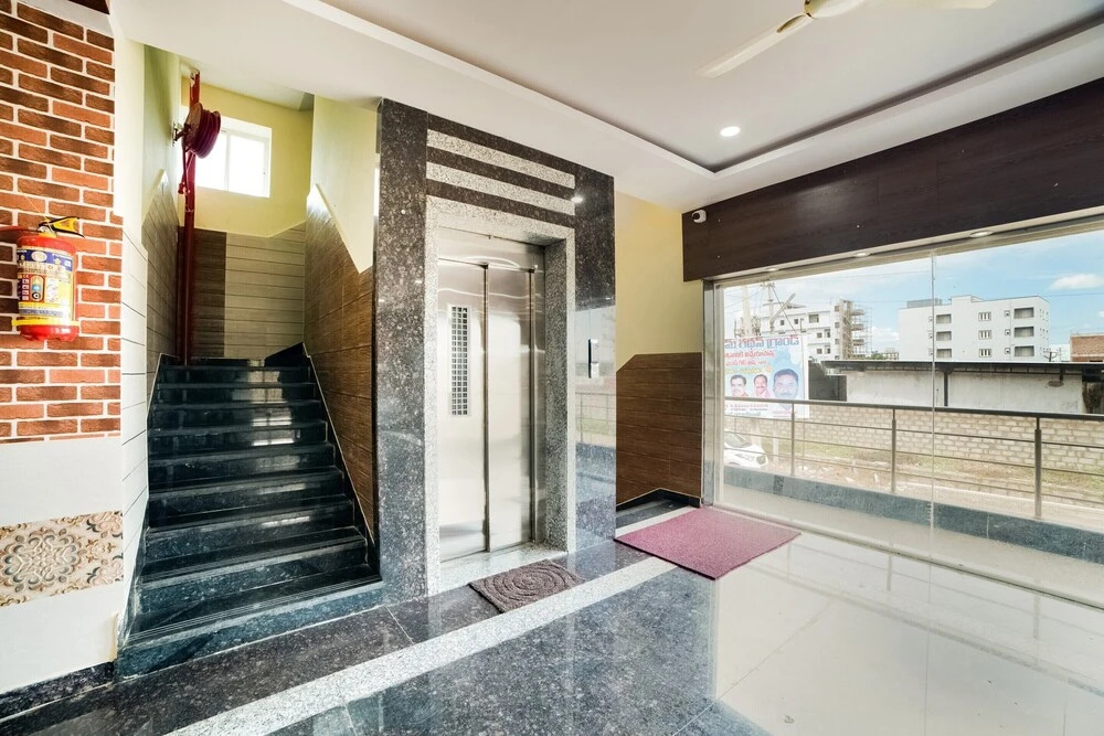 Lobby & Reception