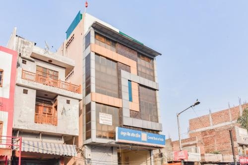 Oyo 24972 Hotel Crown Inn