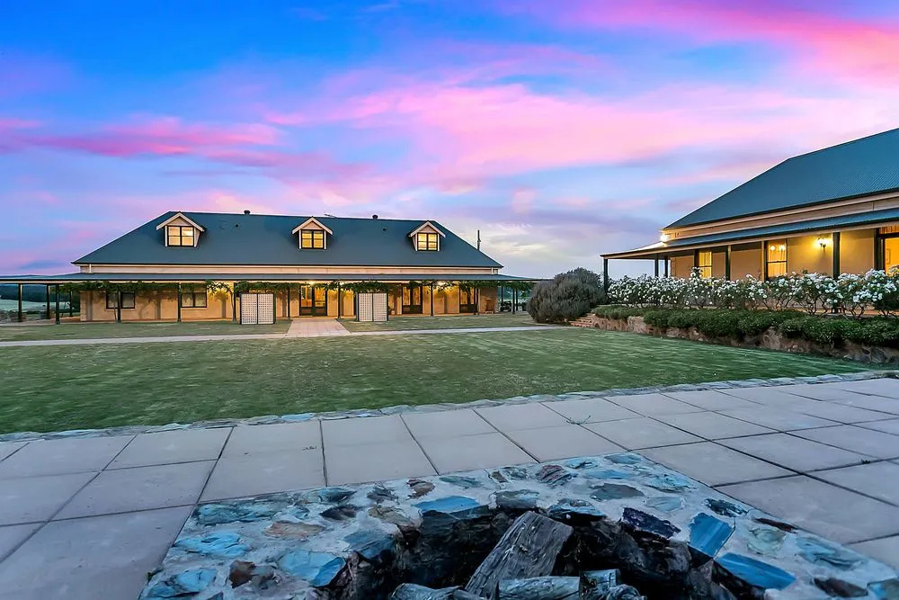 Abbotsford Country House