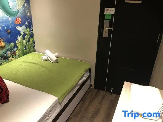 Economy room