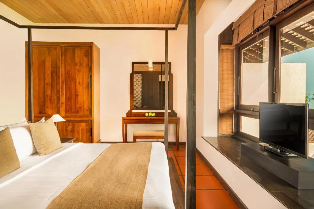 Suite with bay view