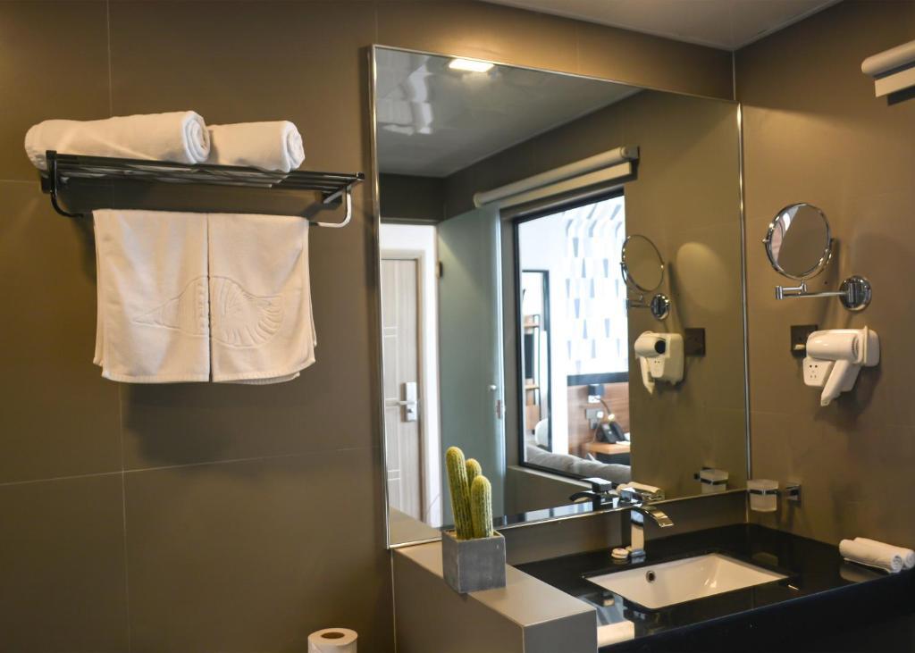 Triton Prestige Seaview & Spa