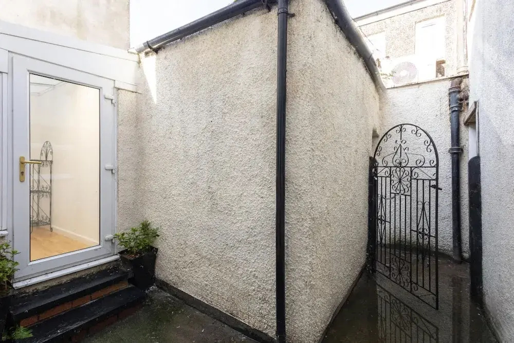 Host Stay Wind Rose Cottage