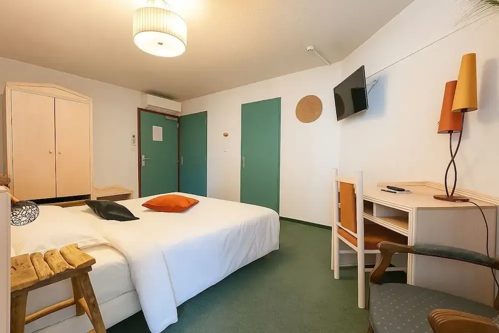 Superior Double room (full double bed)