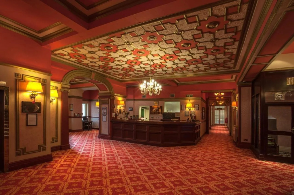 Lobby & Reception