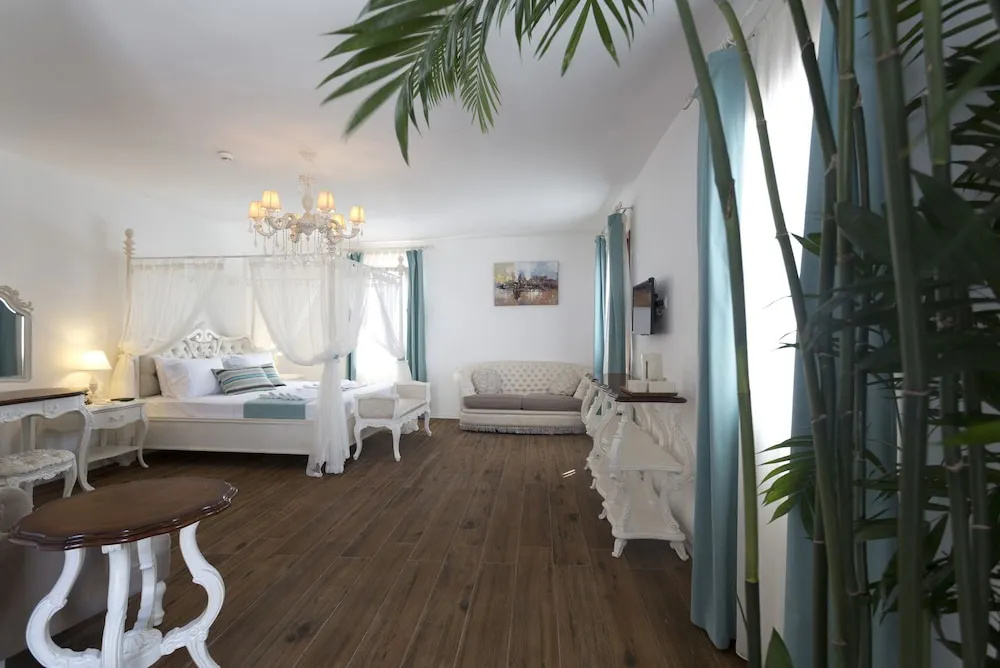 Double Suite with sea view full double bed