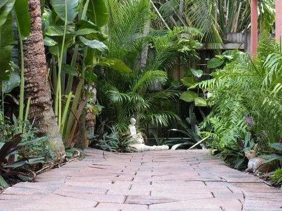 Las Olas Guesthouse @ 15th Avenue