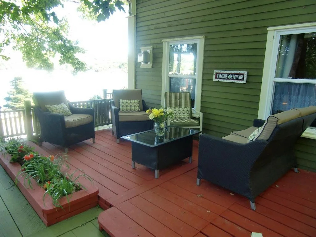 A Schooner Inn