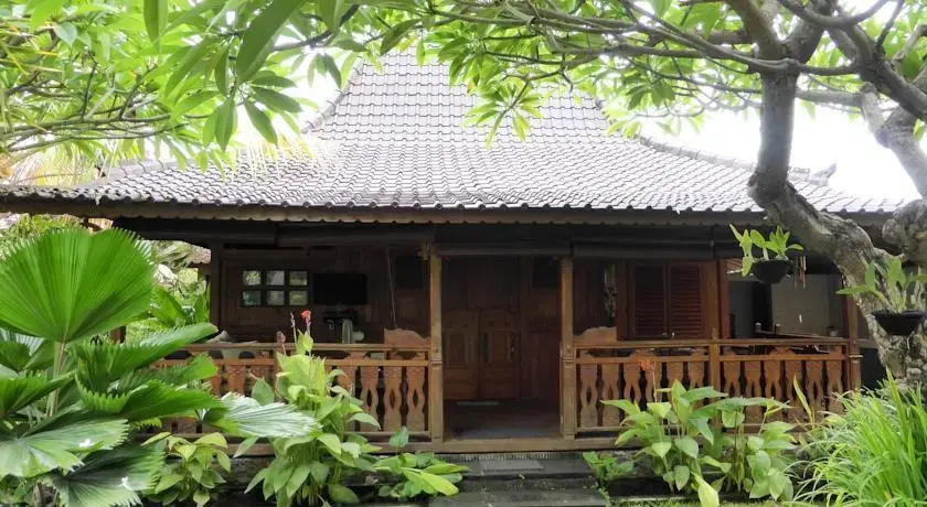 Lovina Beachhouse Villas