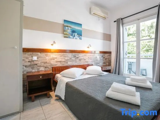 Standard Double room with balcony (full double bed)