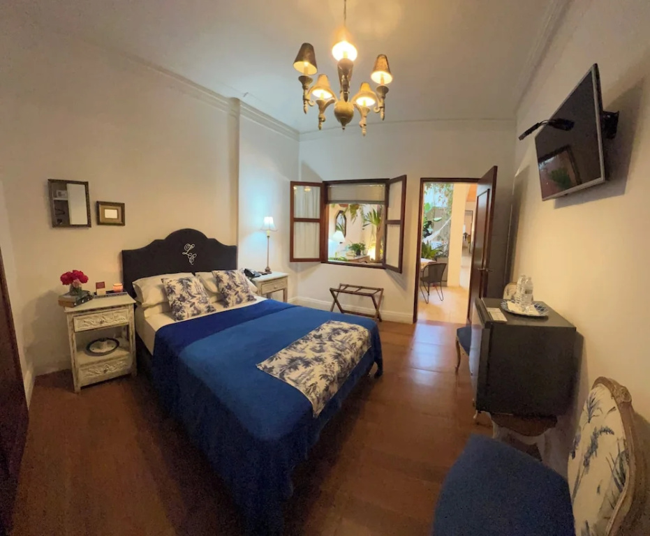 Executive Double room (full double bed)