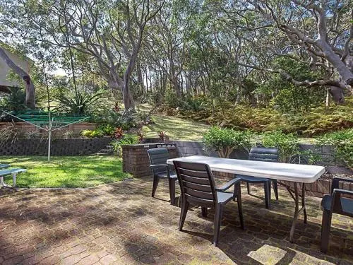 3 'Adriana' 83 Ronald Avenue - Unit With A Backyard