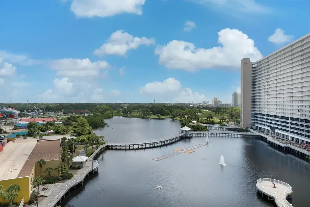 Laketown Wharf 838