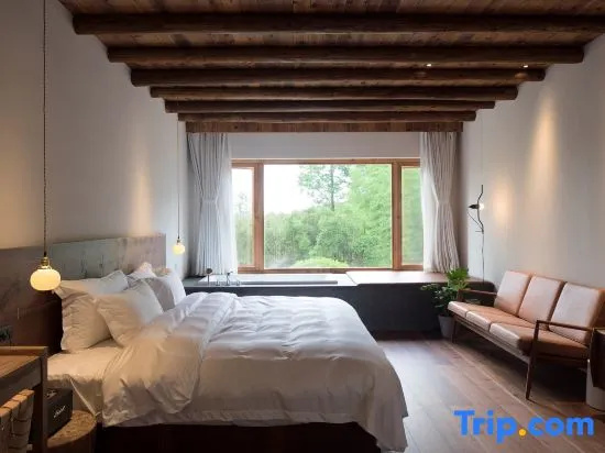Deluxe Double room (full double bed)