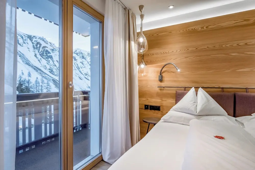 Double Suite with balcony (full double bed)