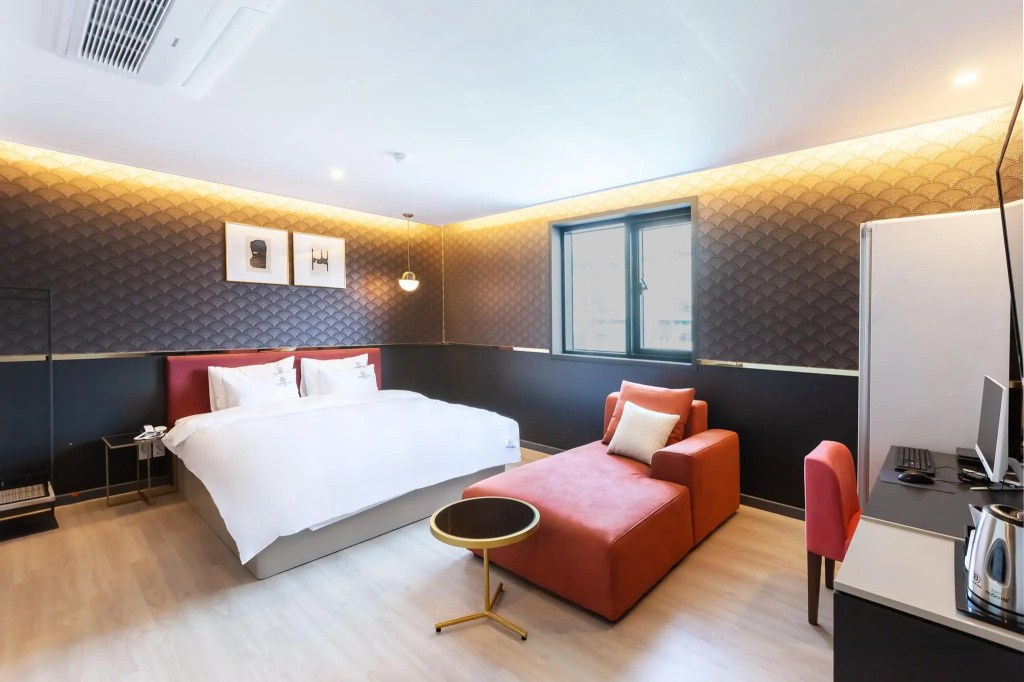 Deluxe Double room (full double bed)