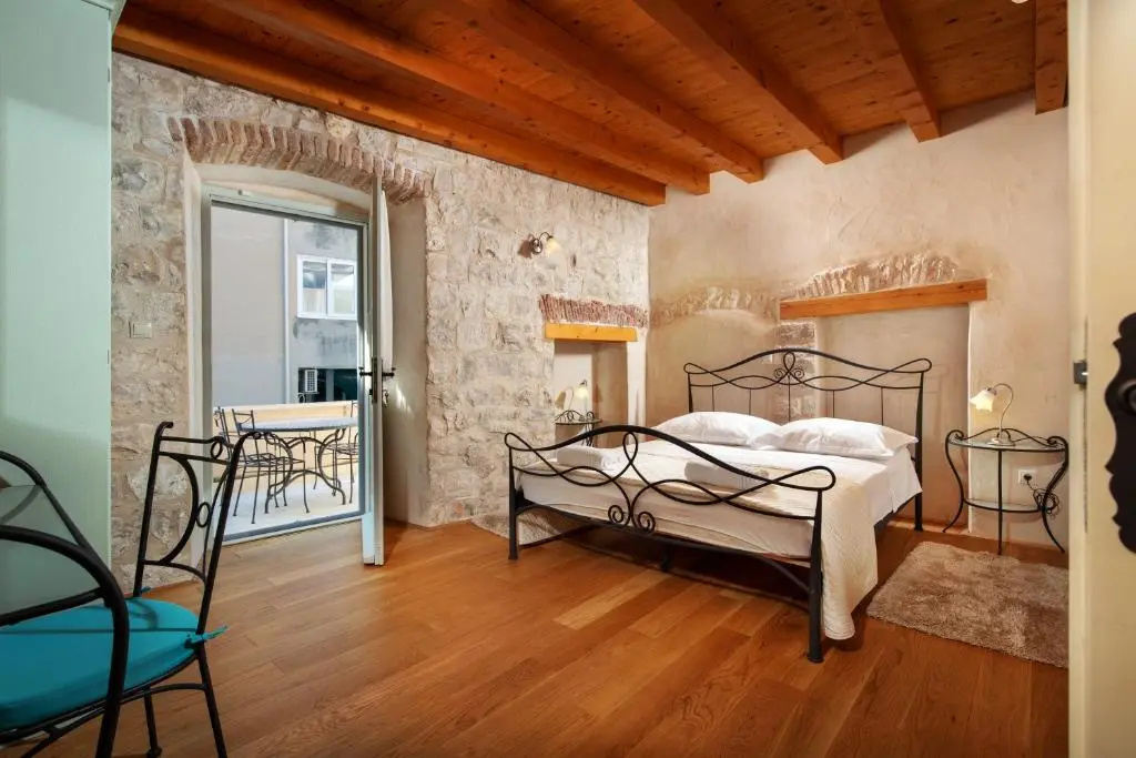 2 Bedrooms Apartment with balcony