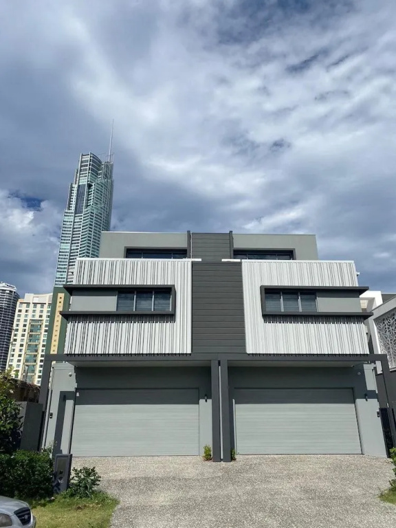 Gold Coast Private Villas - Waterfront Villas