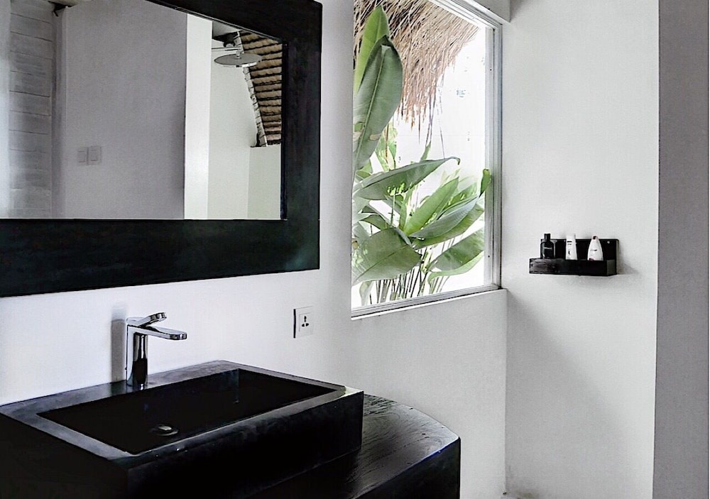 Отель White Palm Hotel Bali в Джимбаране