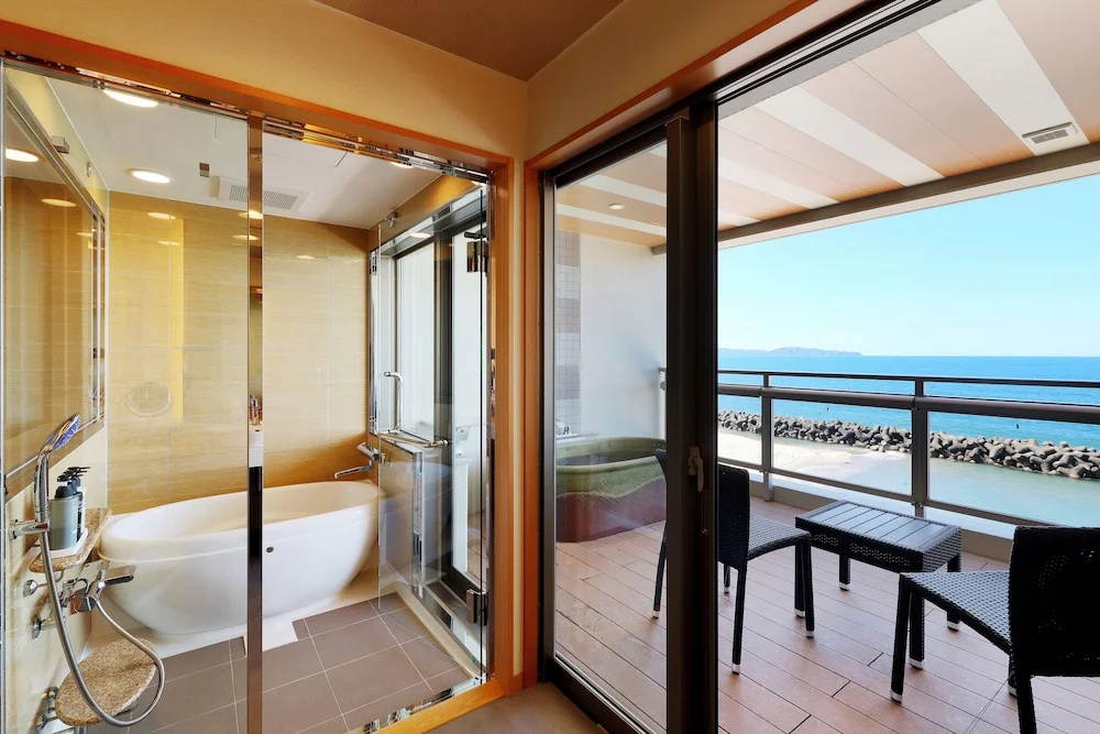 Standard room with balcony and with ocean view